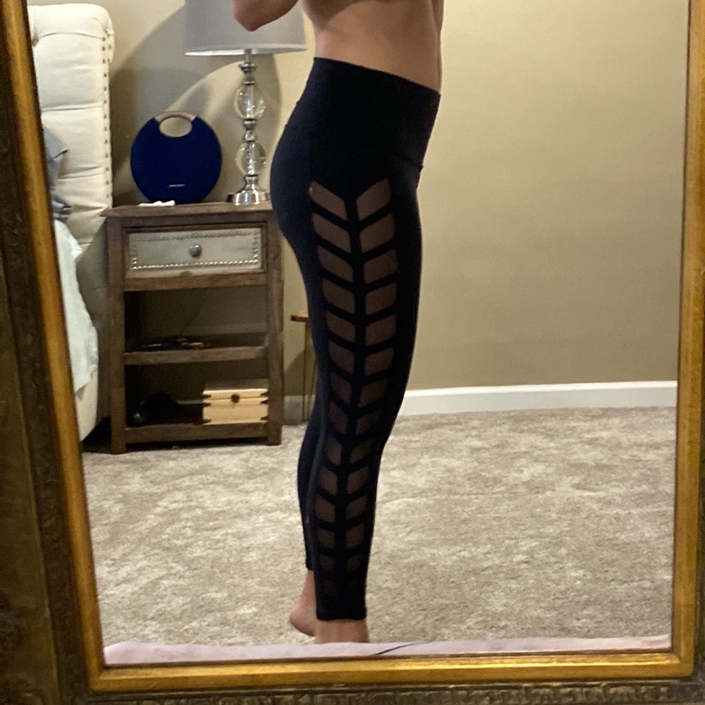 Alo Yoga mesh cut out leggings mesh panel leggings